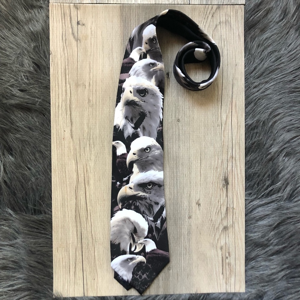 boutique eagles 🦅 print tie